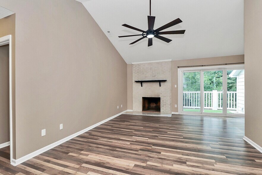 Building Photo - 9214 Kings Canyon Dr