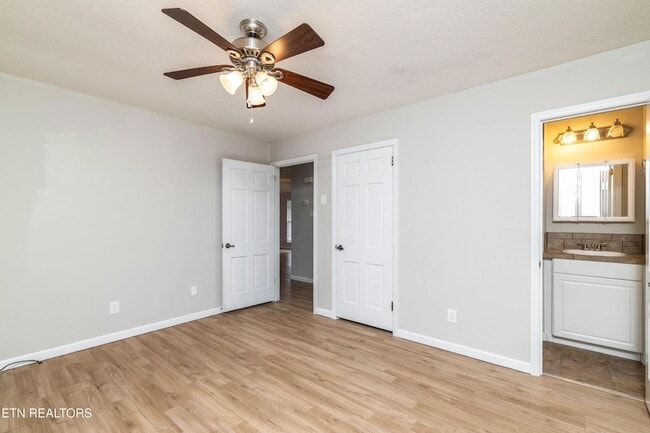 Building Photo - 11719 S Williamsburg Dr