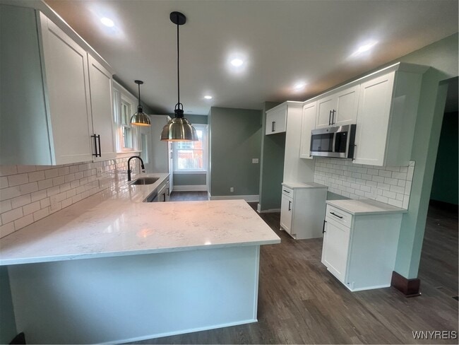 Building Photo - 909 James Ave