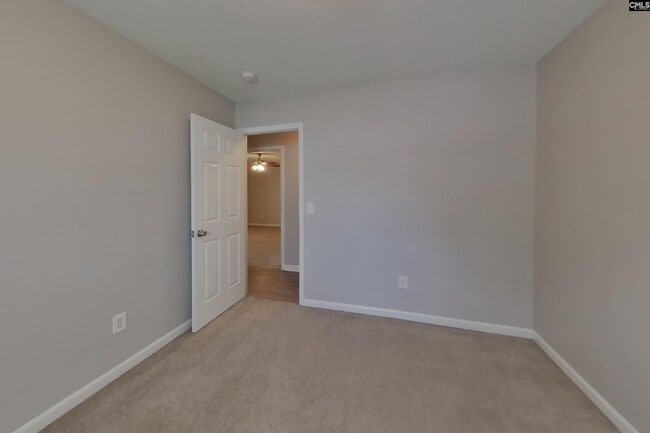 Building Photo - 120 Oakbrook Village Rd