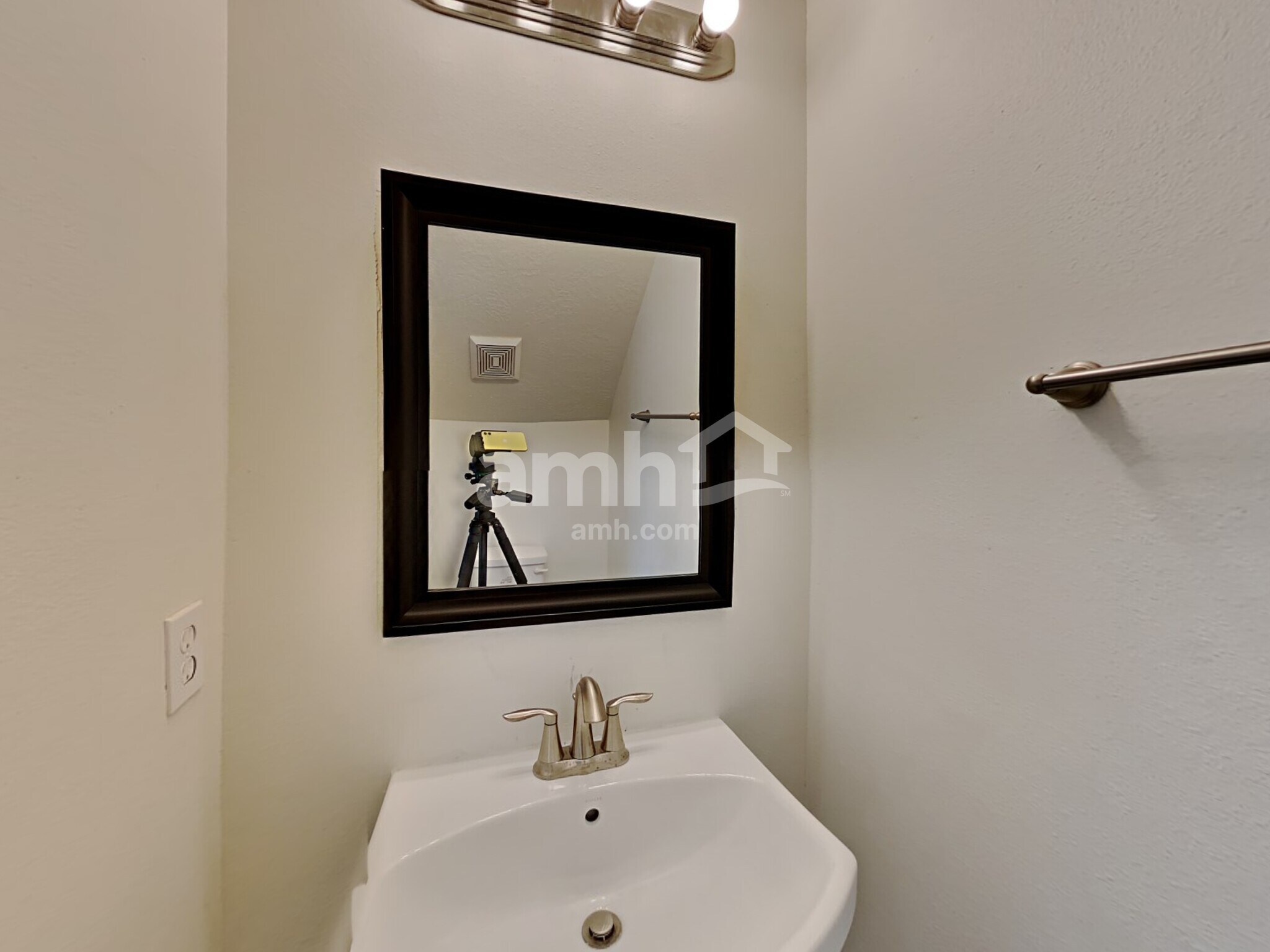 Building Photo - 2602 Port Carissa Dr