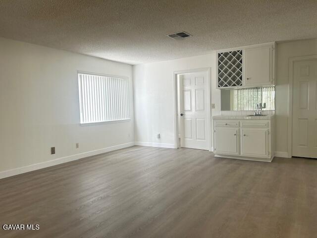 Building Photo - 431 Fantasy St