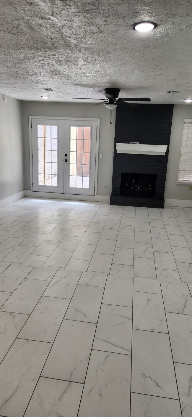 Building Photo - 12447 W Village Dr