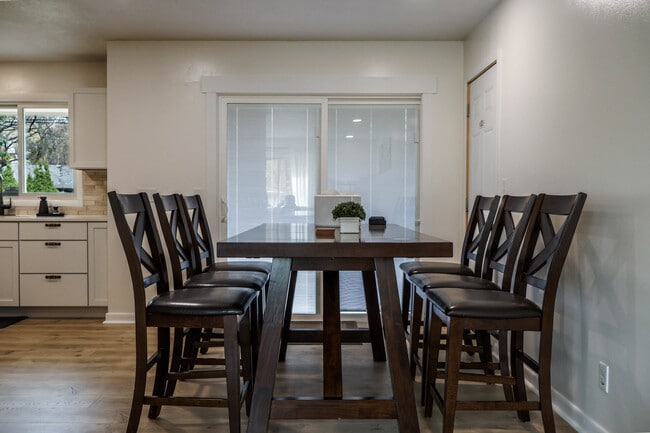 Building Photo - 1929 Summer St