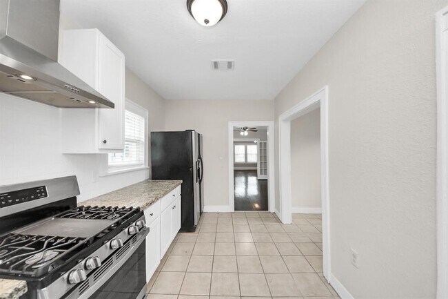 Building Photo - 2622 Rosedale St