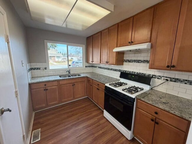 Building Photo - 1321 Court O