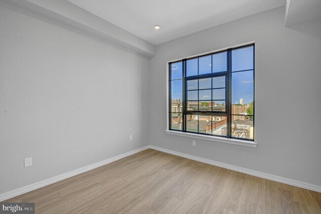 Building Photo - 1205 S 15th St