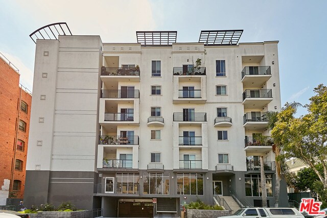 Building Photo - 733 S Manhattan Pl