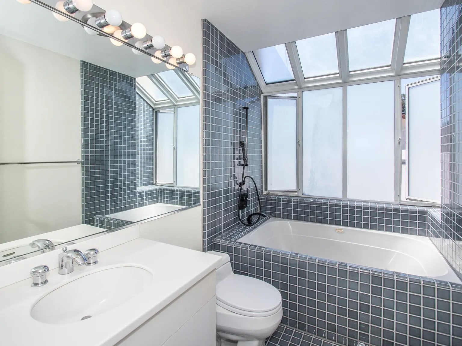 Building Photo - 233 Homer Ave