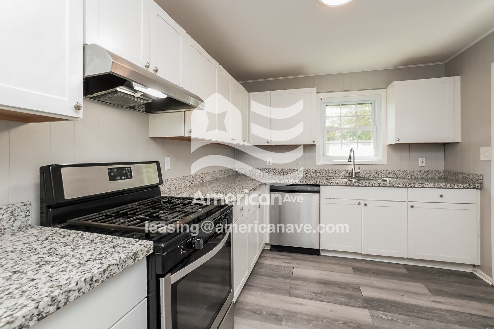 Building Photo - 933 Tyler St