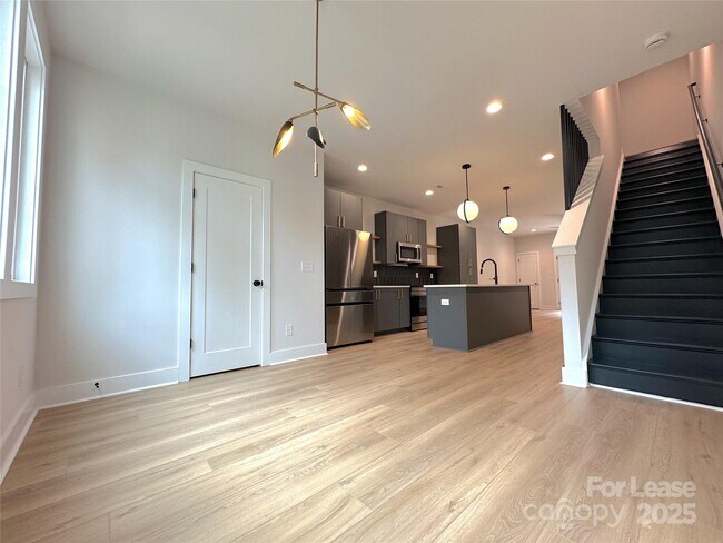 Building Photo - 1358 Briar Creek Rd