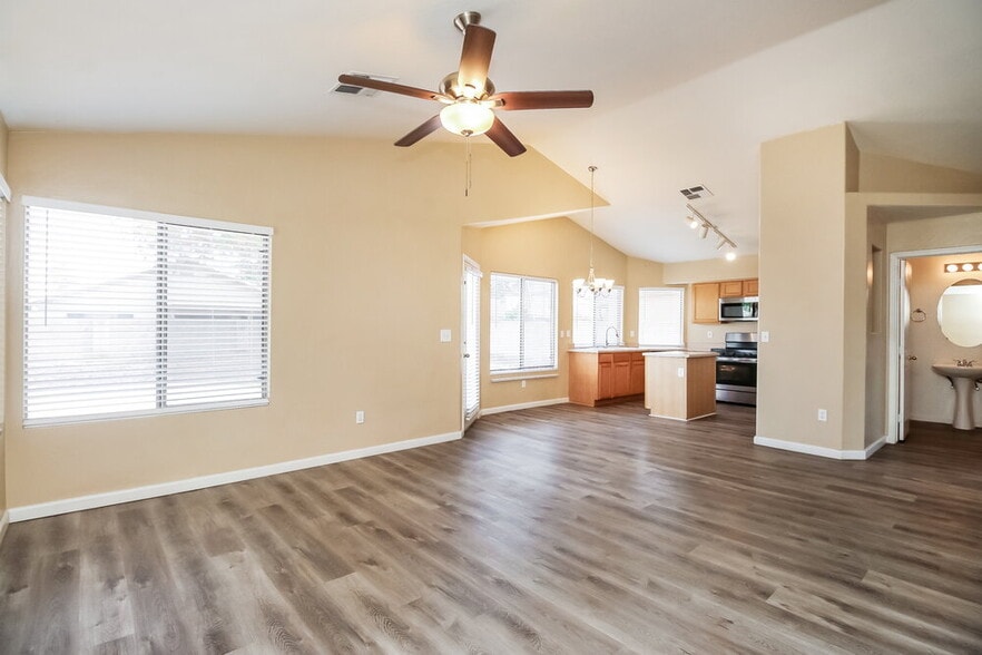 Building Photo - 2024 E Appaloosa Rd