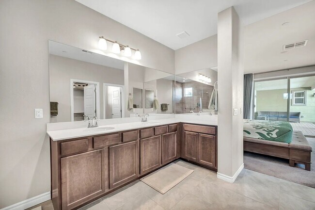 Building Photo - Luxury Rental | Premium Corner Lot | Strip Views