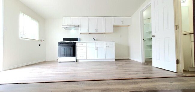 Building Photo - 2311 El Paseo