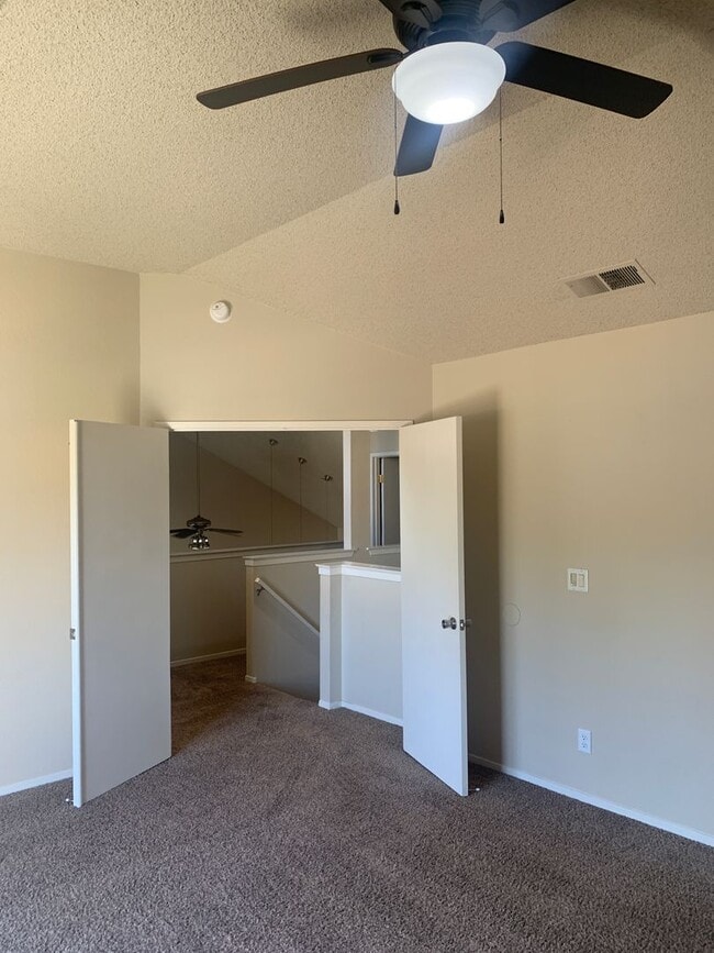 Building Photo - 1703 E Eclipse Ave