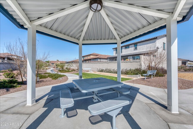 Building Photo - 8410 W Palmaire Ave
