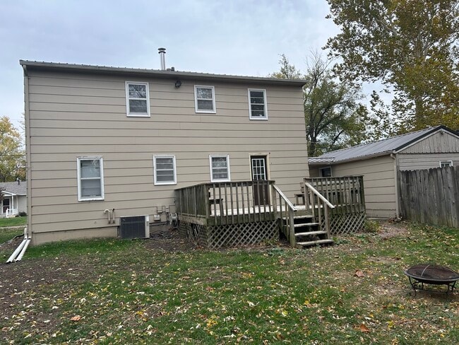 Building Photo - 609 E 14th St N