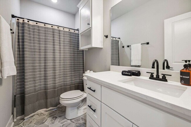 Building Photo - 10 Granshire Dr