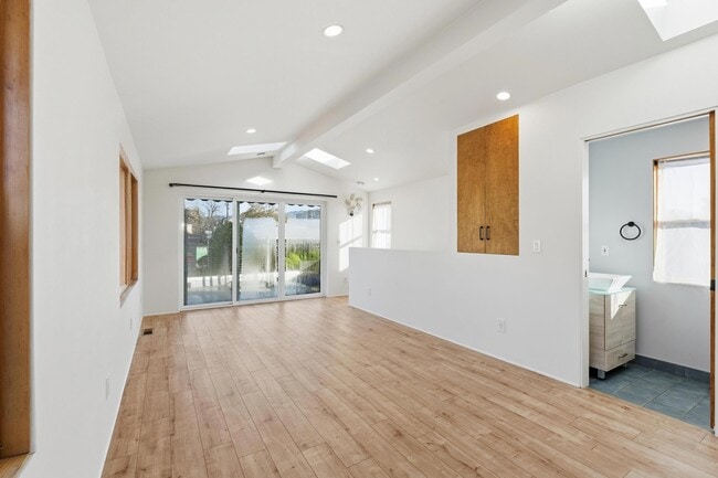 Building Photo - 820 46th St