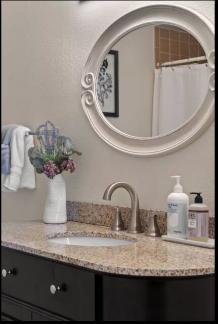Building Photo - Beautifully Furnished 2-Bed, 2-Bath Condo ...
