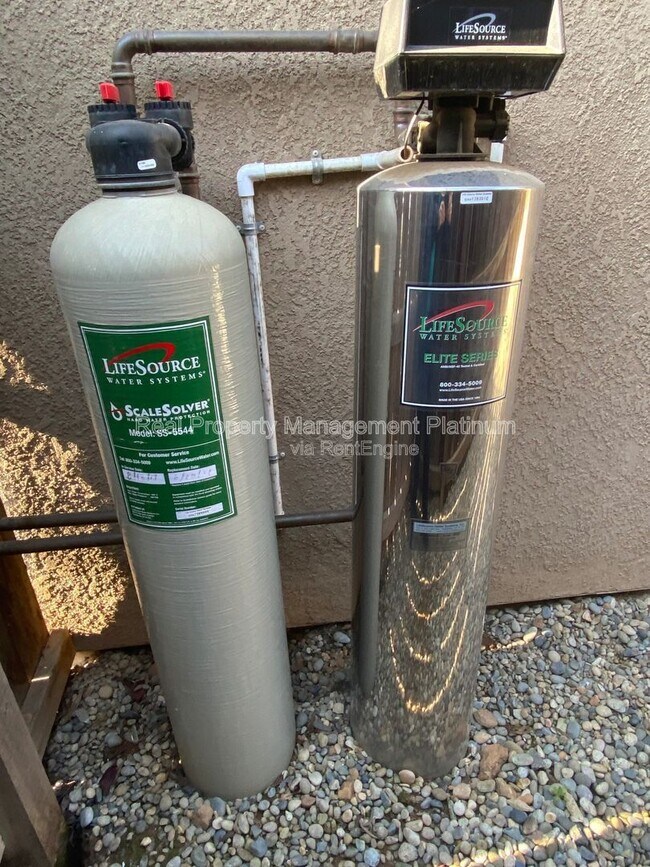 Building Photo - 6535 N Vista Ave