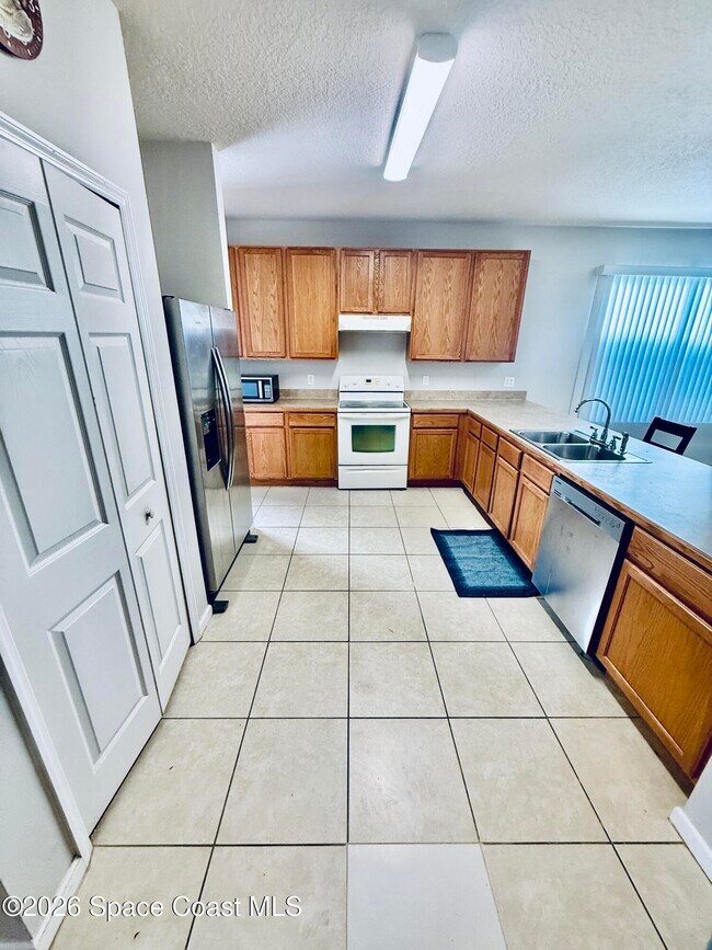 Building Photo - 402 Breckenridge Cir SE