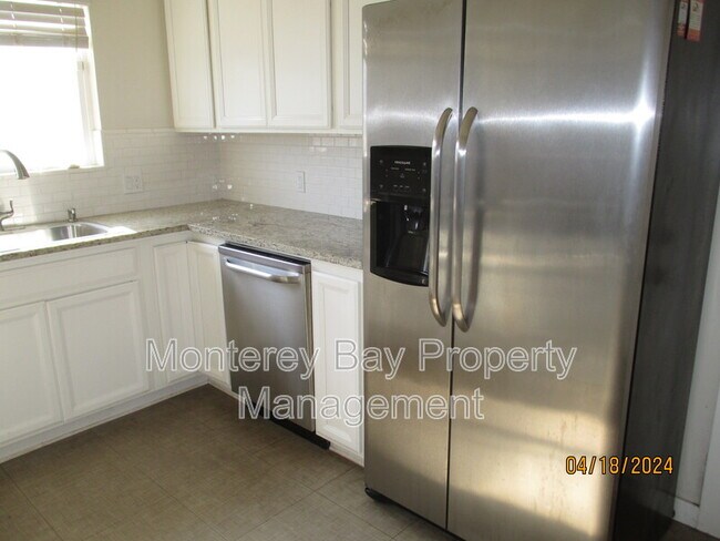 Building Photo - 1589 Soto St