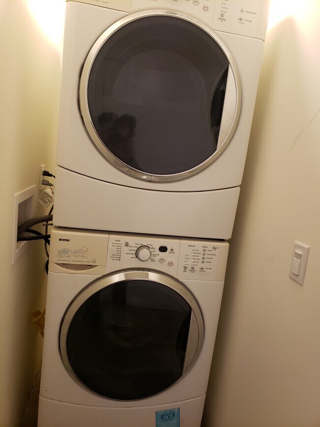 Washer/Dryer - 1129 Wisconsin St