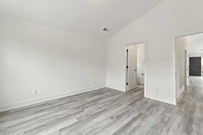 Building Photo - 228 E Brown St