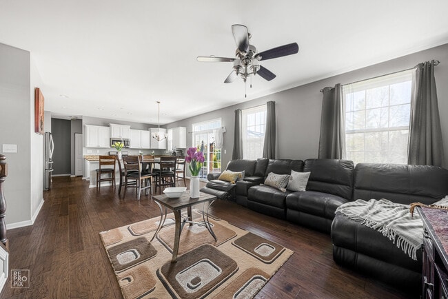 Building Photo - 34040 N Jenna Ln