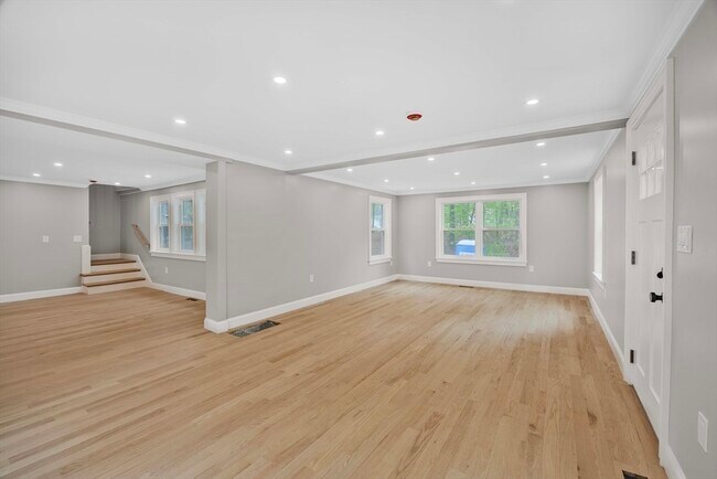Building Photo - 63 Russell Rd