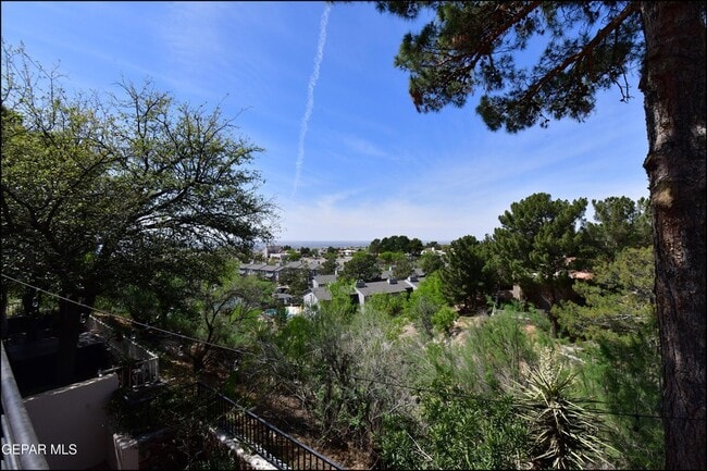 Building Photo - 5852 Mira Serena Dr