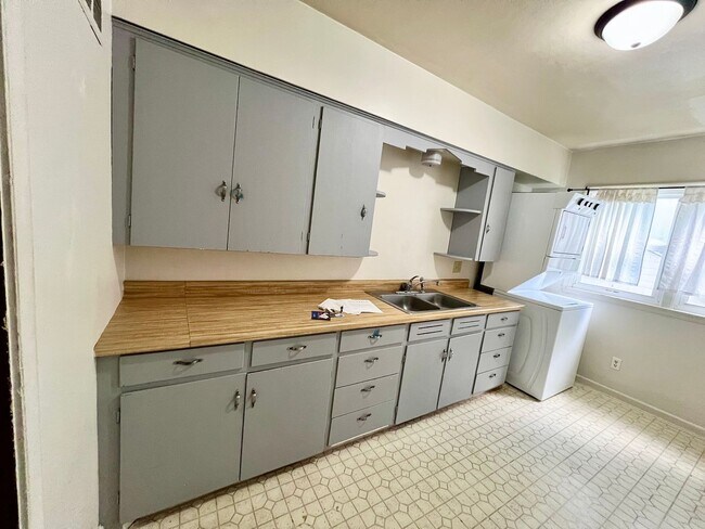 Building Photo - 3 Bedrooms Walking Distance to KSU!