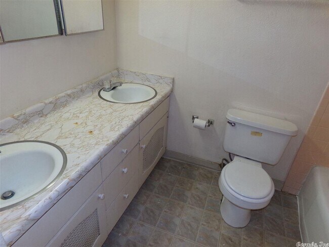 Building Photo - 39 Hatfield Dr