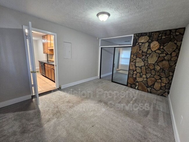 Building Photo - 2987 Medina Dr