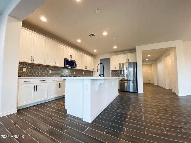 Building Photo - 9025 W Denton Ln