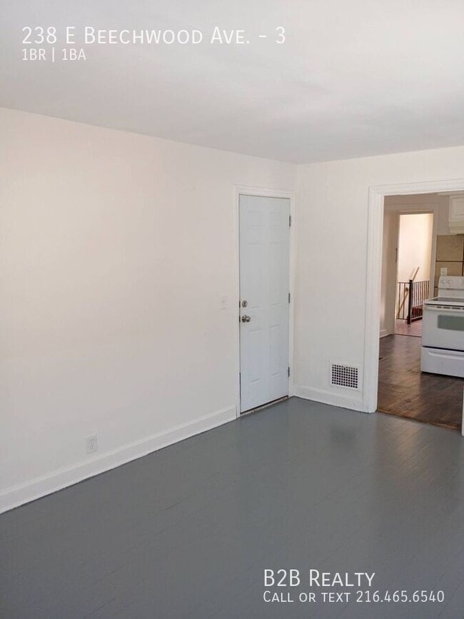 Building Photo - 238 E Beechwood Ave