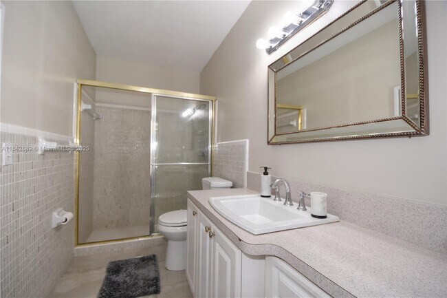 Building Photo - 609 S Crescent Dr