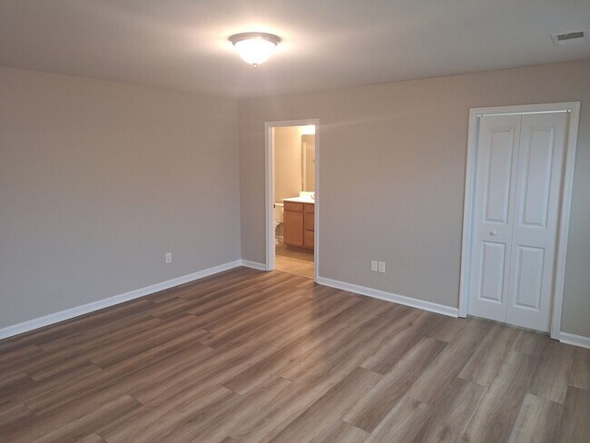 Building Photo - Wonderful Two Story Four Bedroom Home in Northeast Columbia!