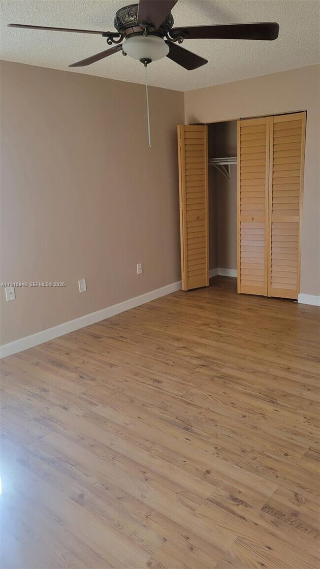 Building Photo - 914 NW 106th Ave Cir