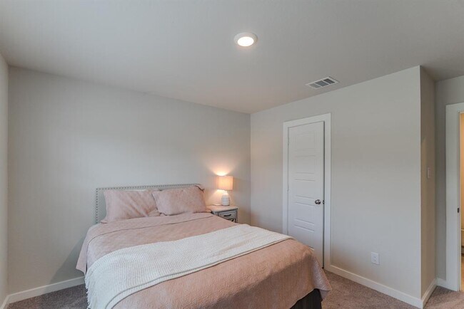 Building Photo - 22035 Juniper Crossing Dr