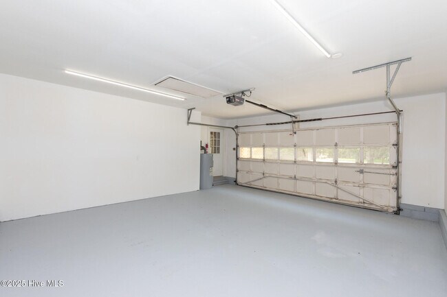Building Photo - 110 Deerfield Rd