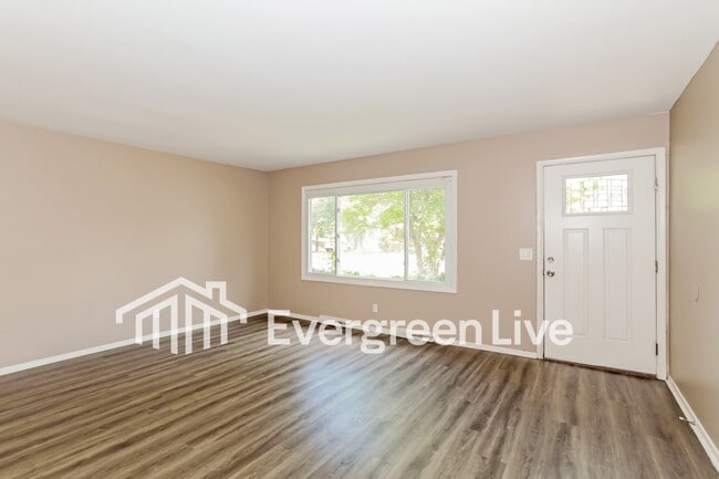 Building Photo - 5987 Sunridge Dr