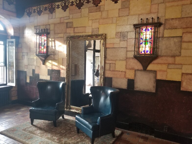 Building Photo - 1700 Webb St