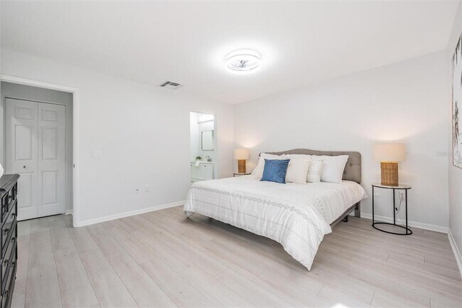 Building Photo - 2582 Bentley Dr