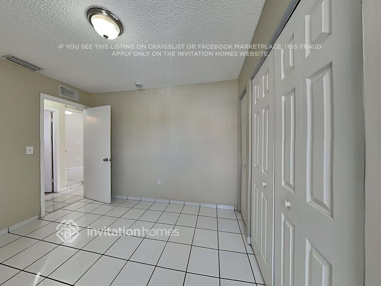 Building Photo - 4711 SW 142nd Ct