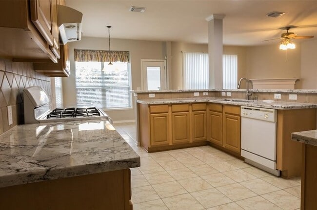 Building Photo - 2511 Sun Spot Ln