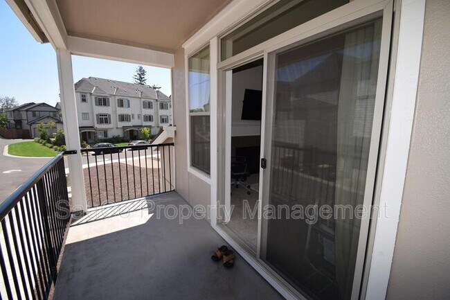 Building Photo - 15088 NW Marianna St