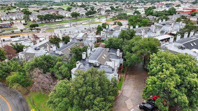 Building Photo - 3420 Country Club Dr W