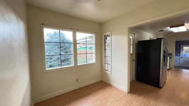 Building Photo - Large 4 Bedroom Orchards Home with private...